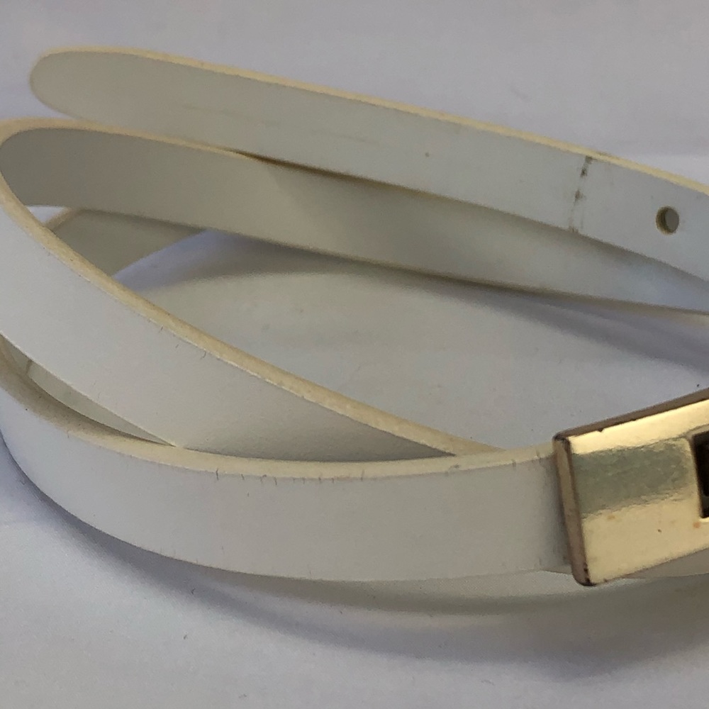 Vintage Skinny White Leather Guess Belt Gem